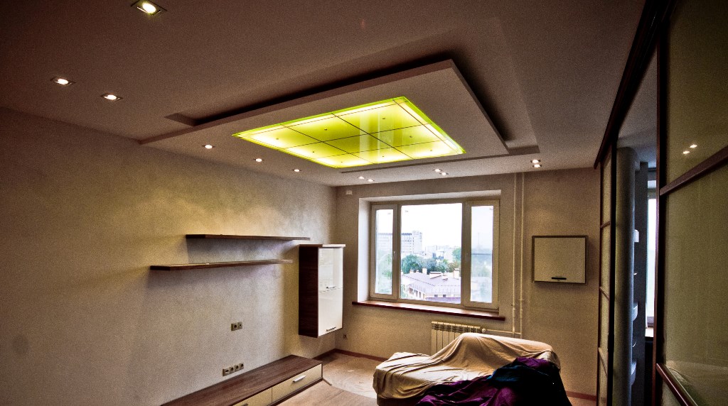 Потолок со стеклом отдельный, панно из стекла с подсветкой в квартире