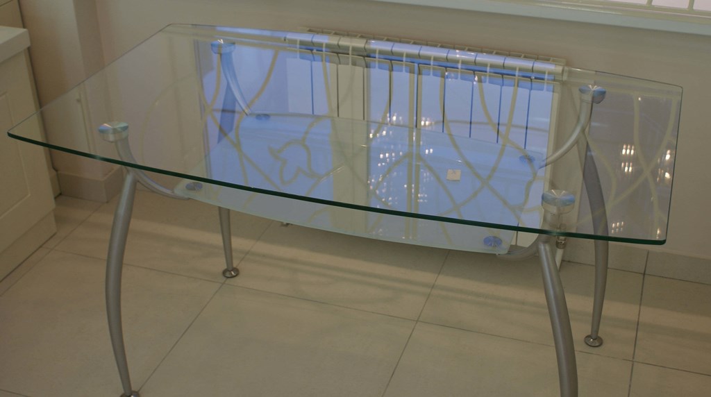 стол обеденный, столешница из прозрачного стекла